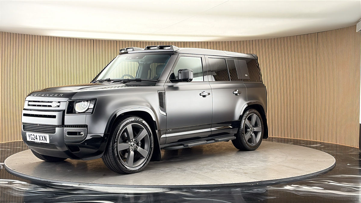 Land Rover Defender 110 Image 20