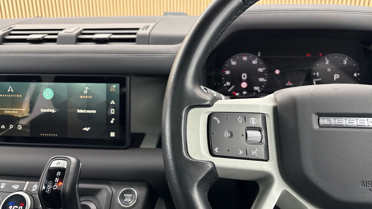 Land Rover Defender 110 Image 13