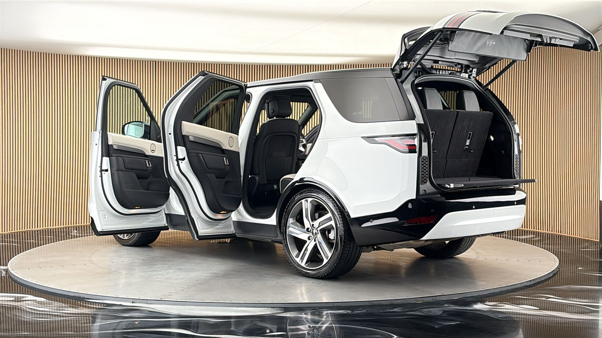 More views of Land Rover Discovery