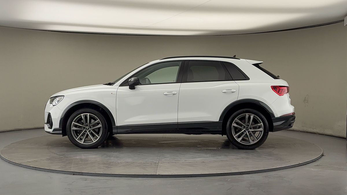 Audi Q3 Image 15