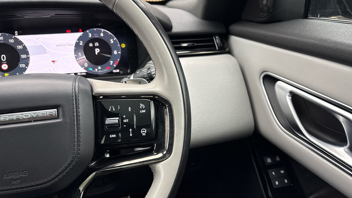 Land Rover Range Rover Velar Image 14
