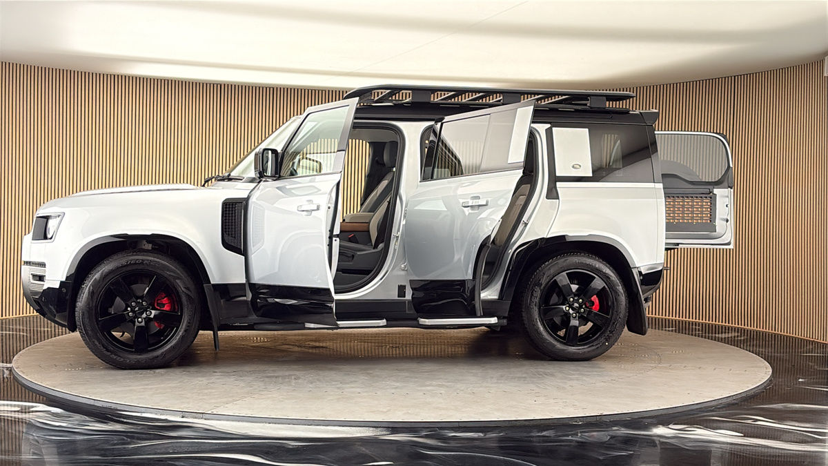 More views of Land Rover Defender 110