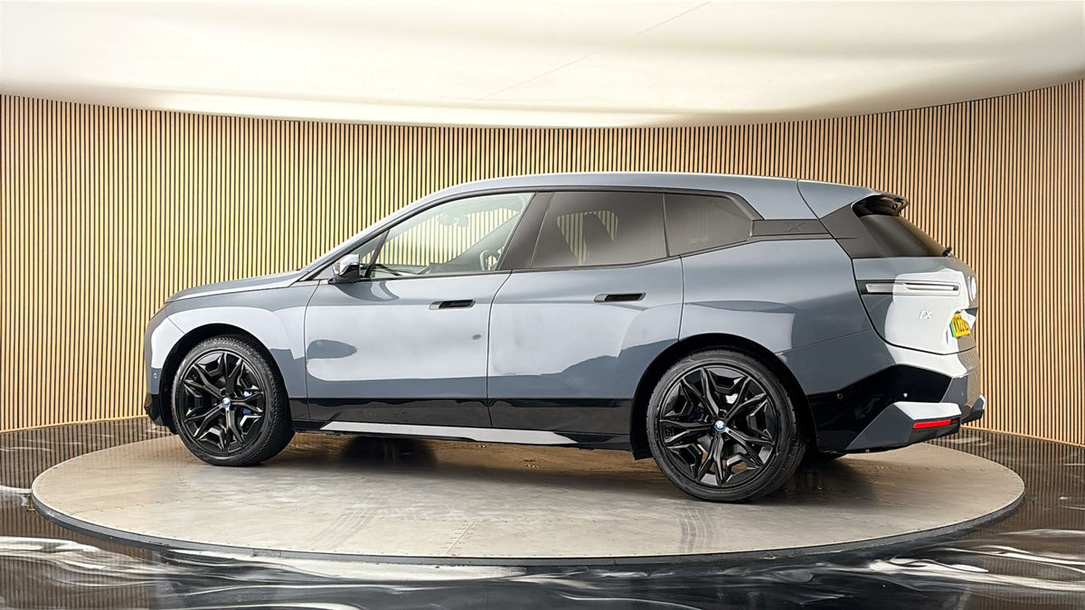 More views of BMW iX