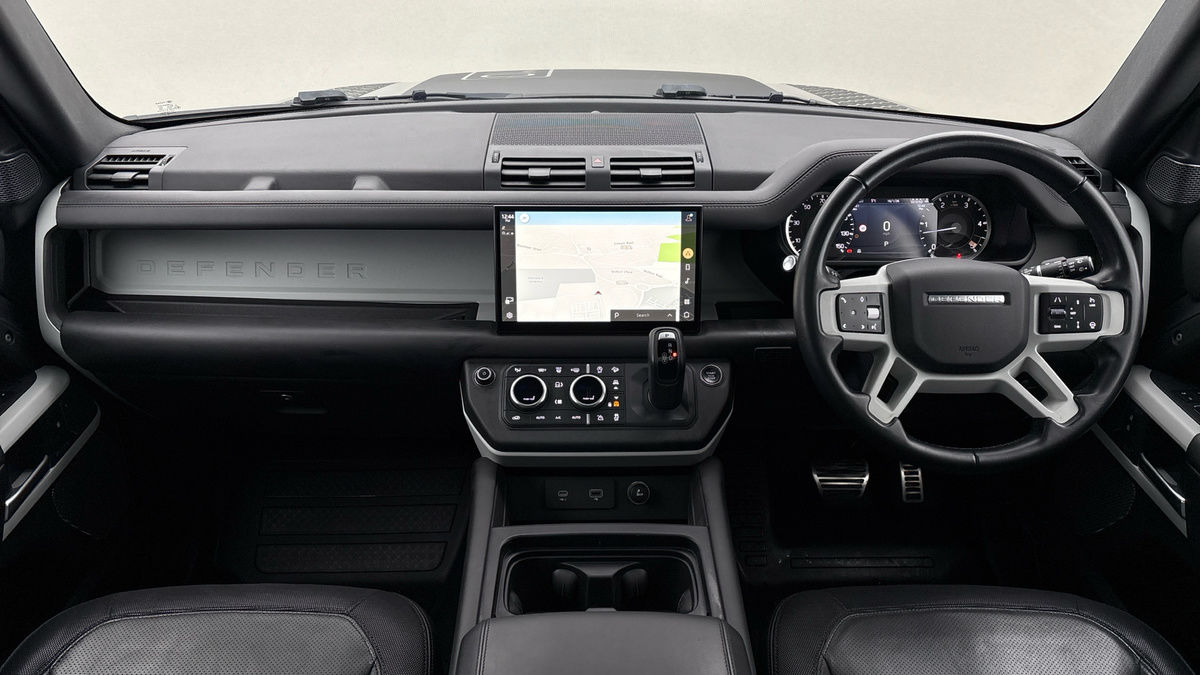 Land Rover Defender 110 Image 12