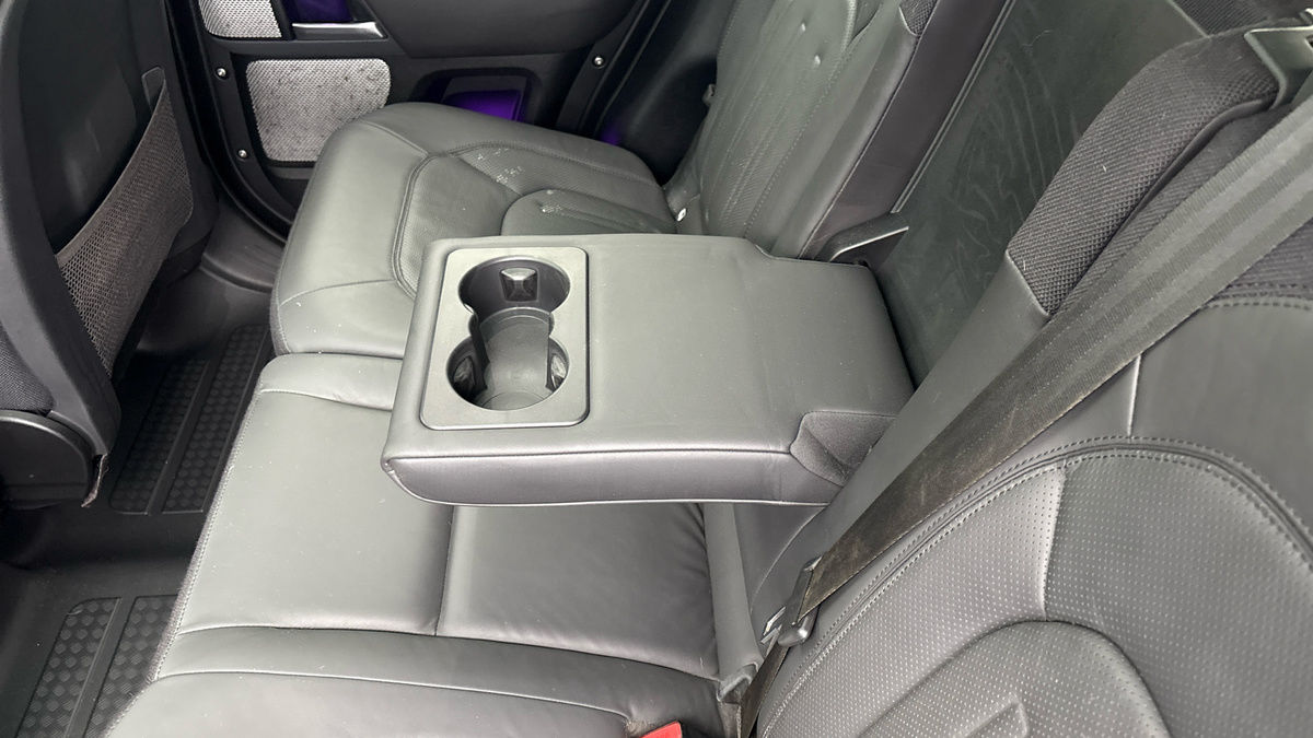 Land Rover Defender 130 Image 9