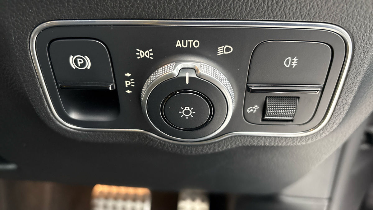 Mercedes-Benz GLA Image 37
