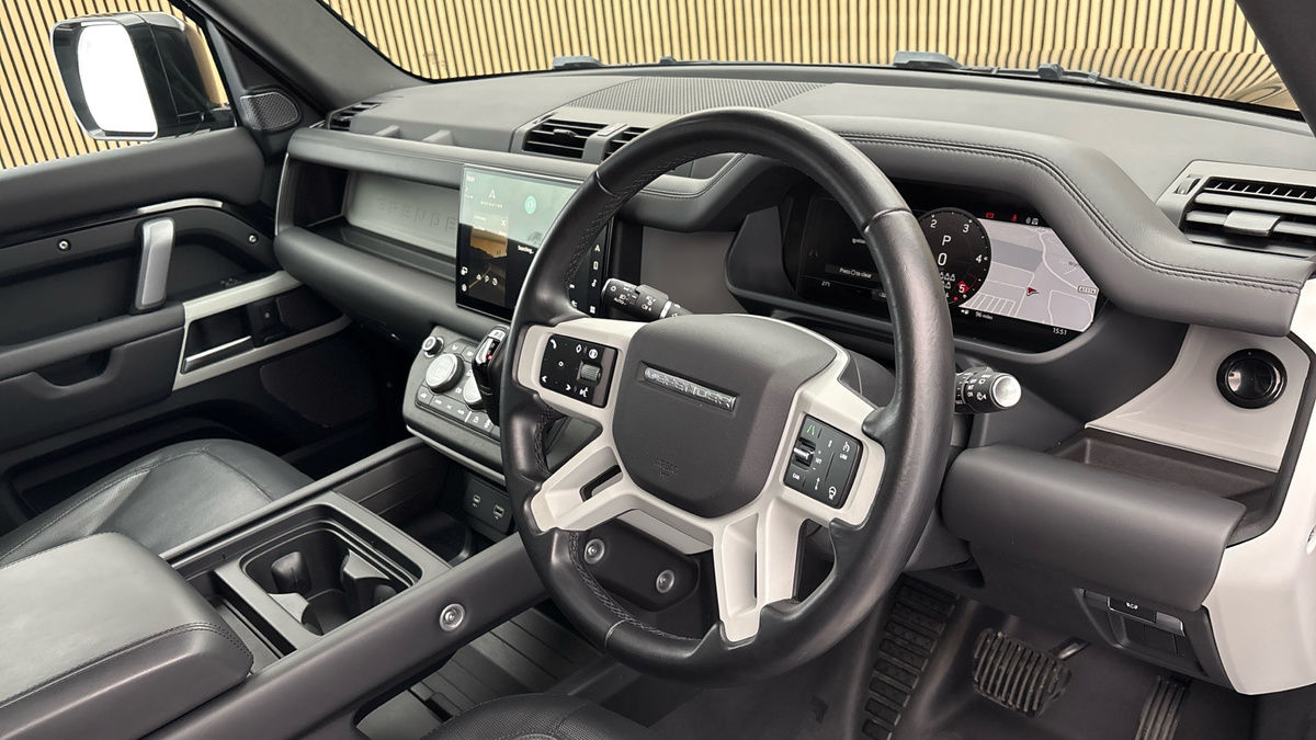 Land Rover Defender 110 Image 5