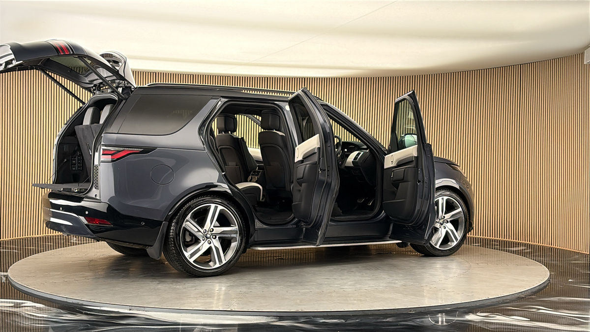 More views of Land Rover Discovery