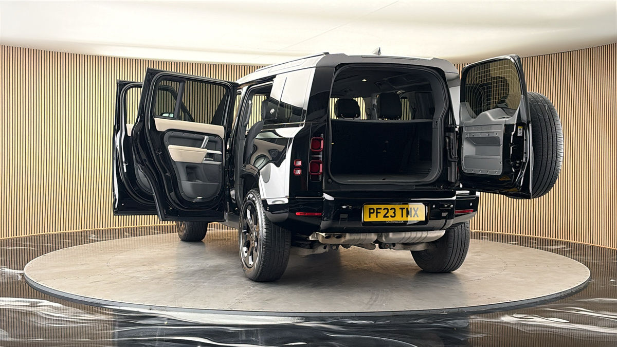More views of Land Rover Defender 110