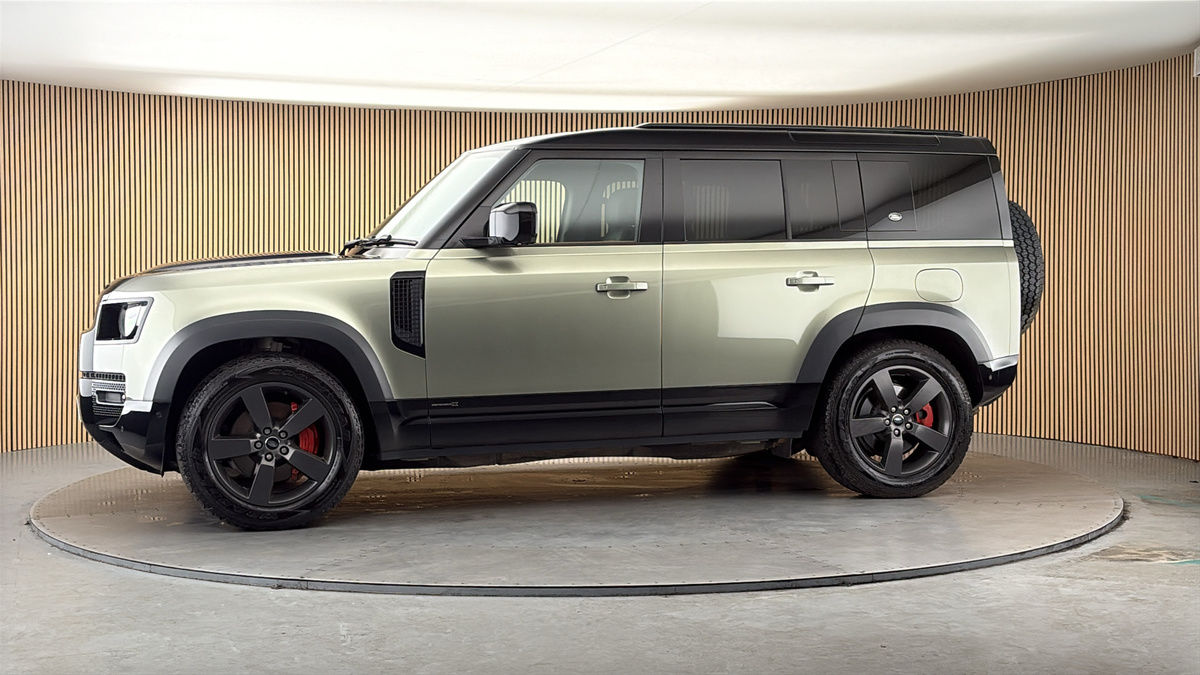 More views of Land Rover Defender 110