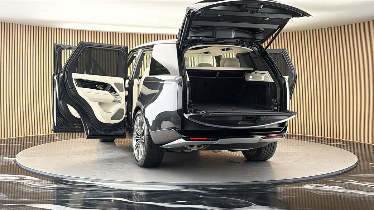 More views of Land Rover Range Rover