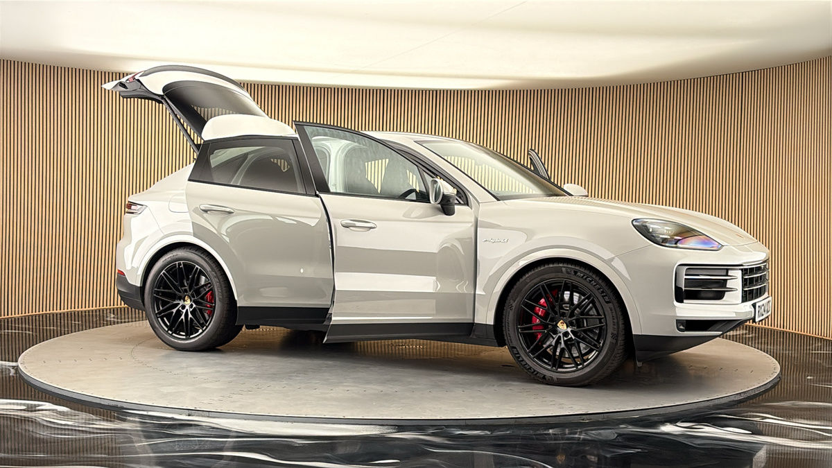 More views of Porsche Cayenne
