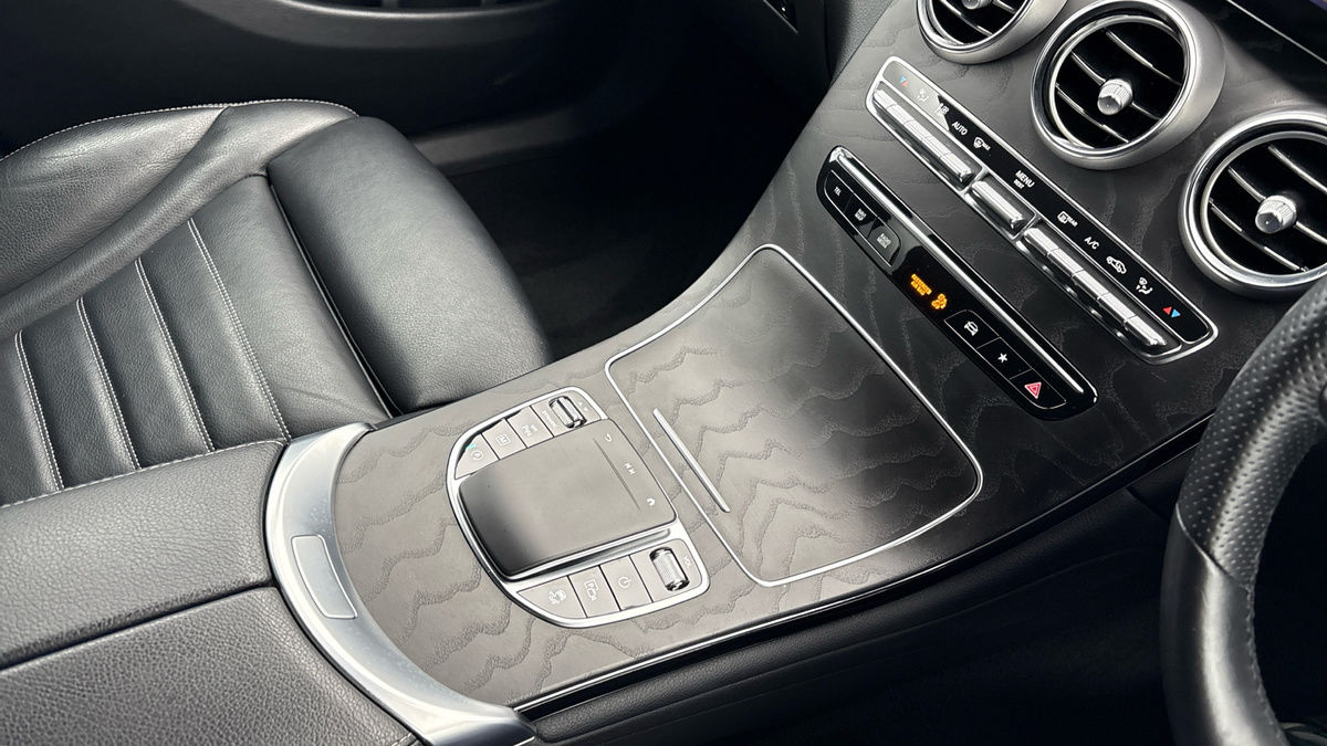 Mercedes-Benz GLC Image 18