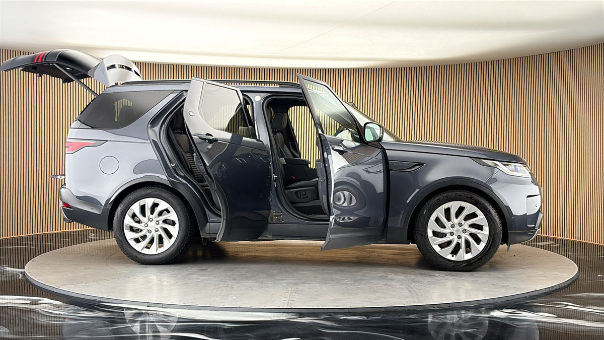 More views of Land Rover Discovery