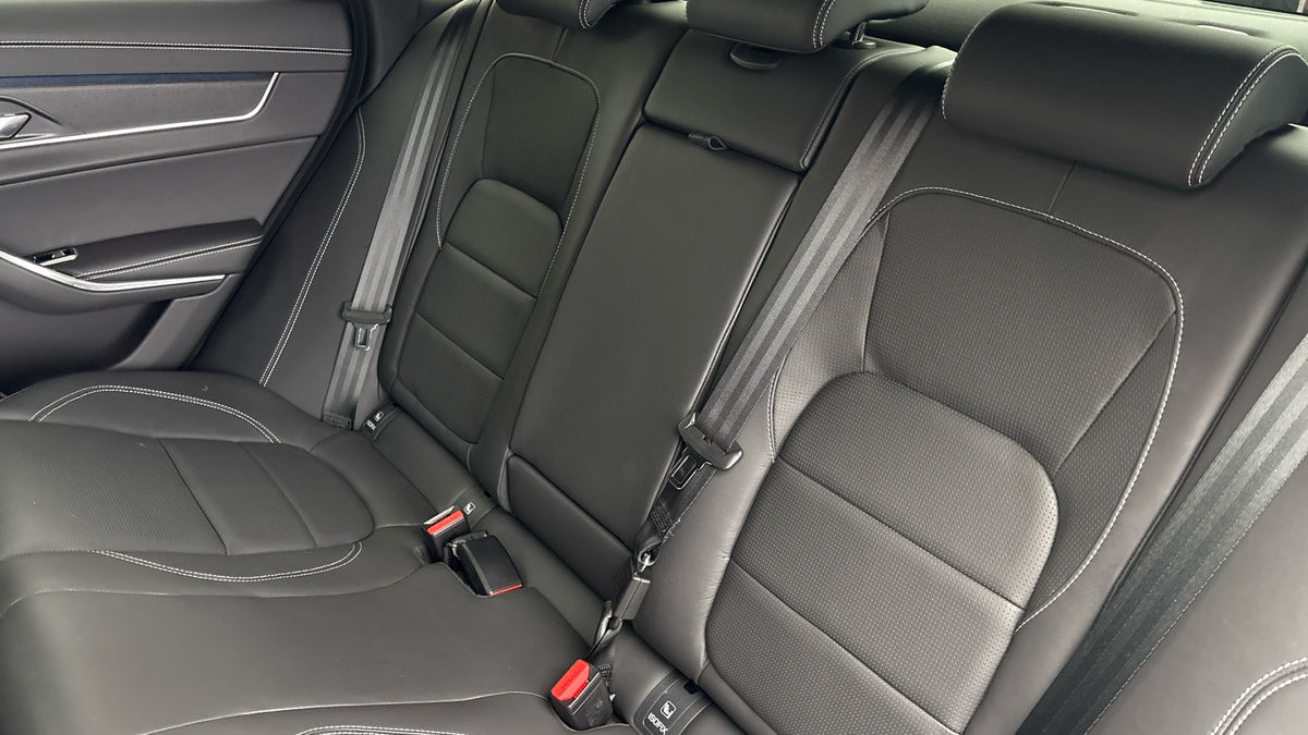 Jaguar XF Image 8