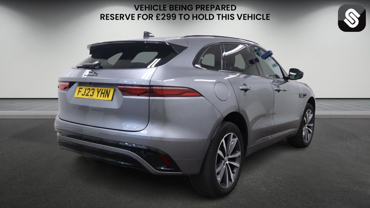 Jaguar F-PACE Image 4