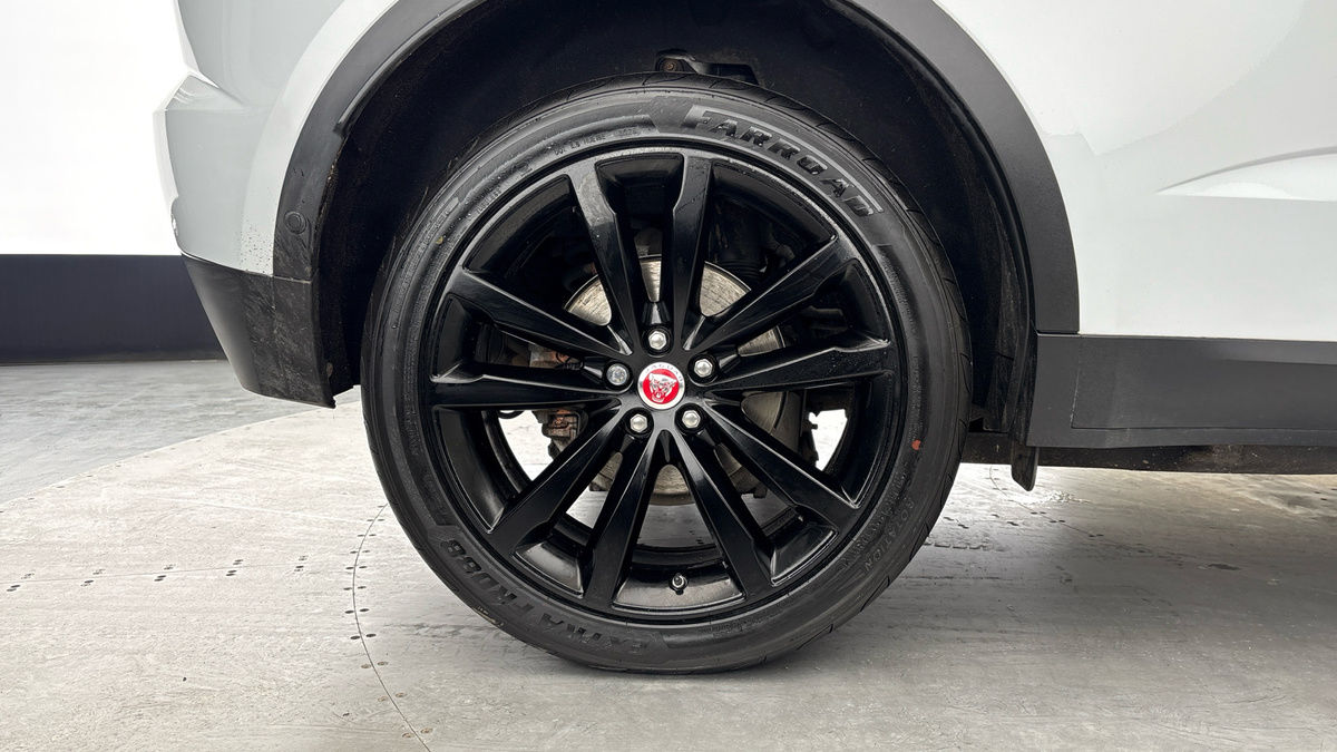 Jaguar E-PACE Image 10