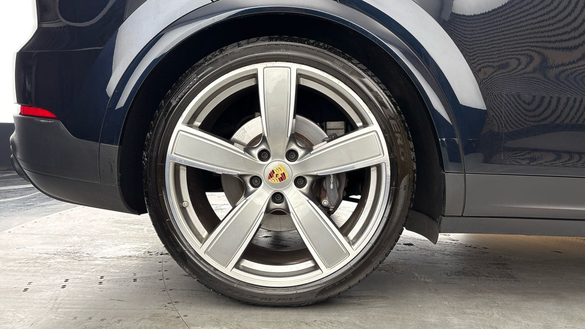 Porsche Cayenne Image 10