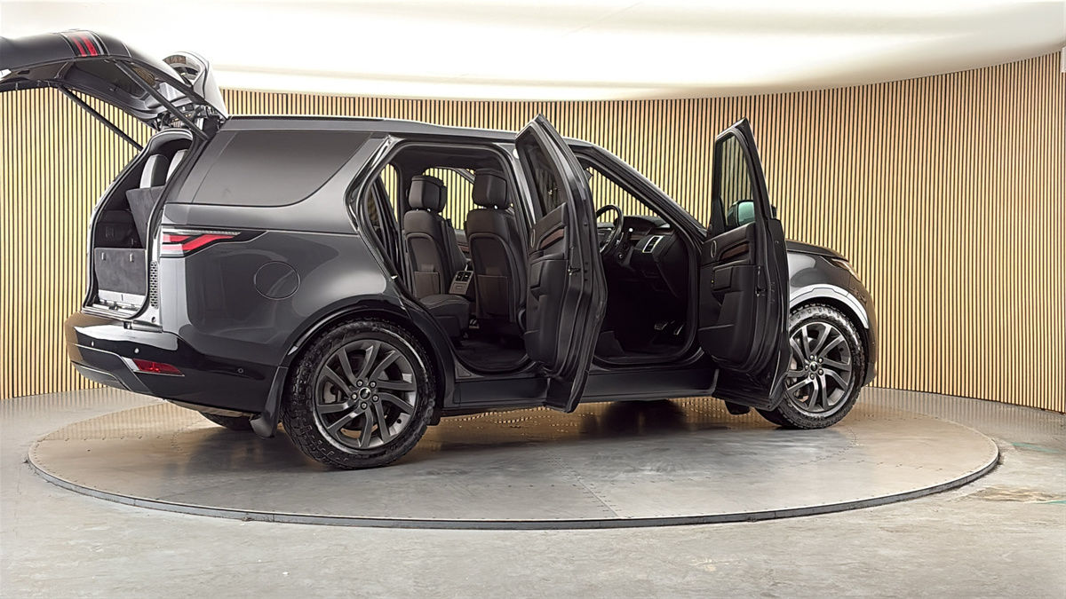 More views of Land Rover Discovery