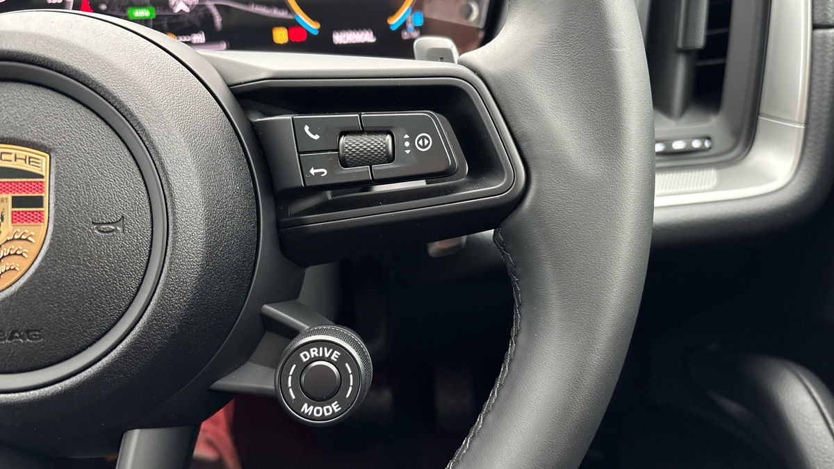 Porsche Cayenne Image 14