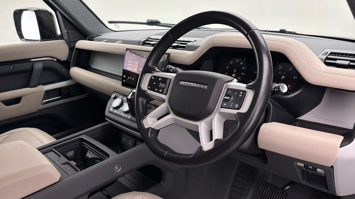 Land Rover Defender 110 Image 5