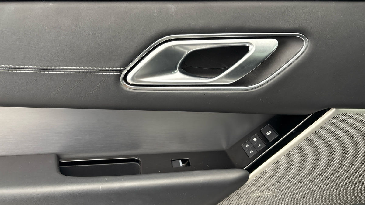 Land Rover Range Rover Velar Image 19