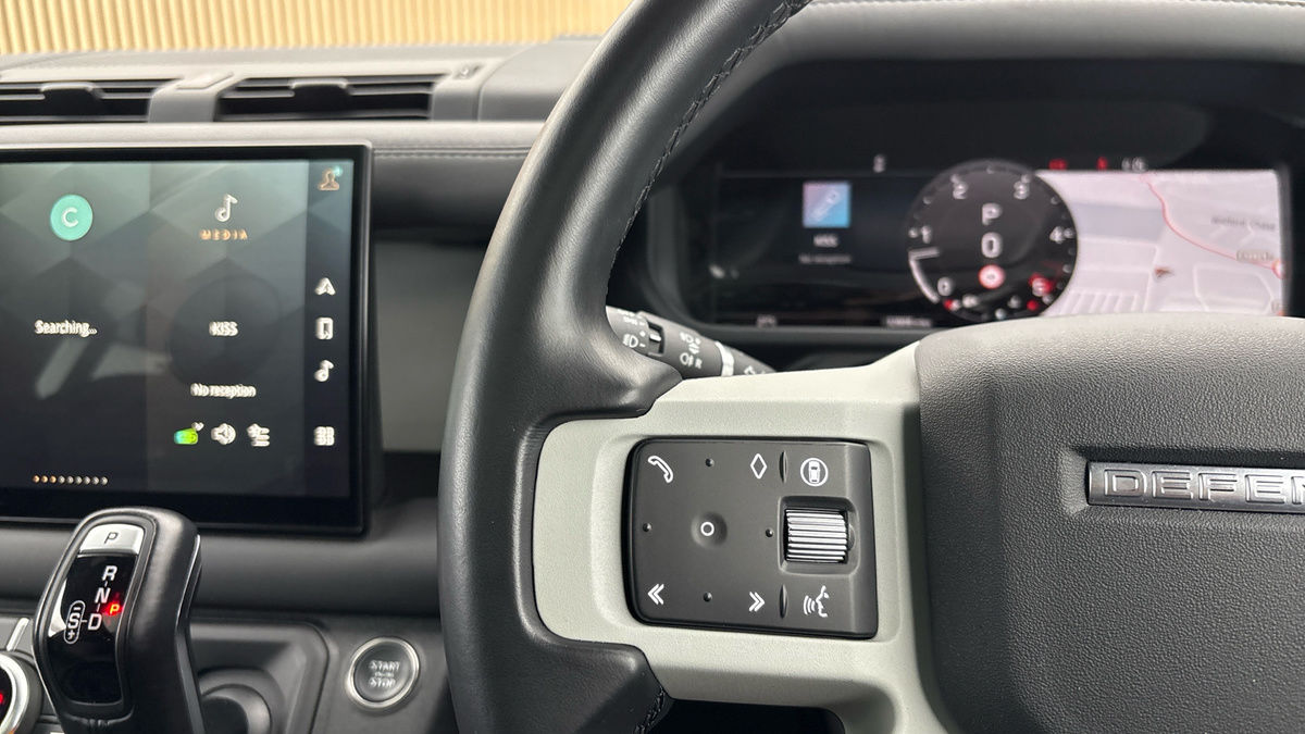 Land Rover Defender 110 Image 13