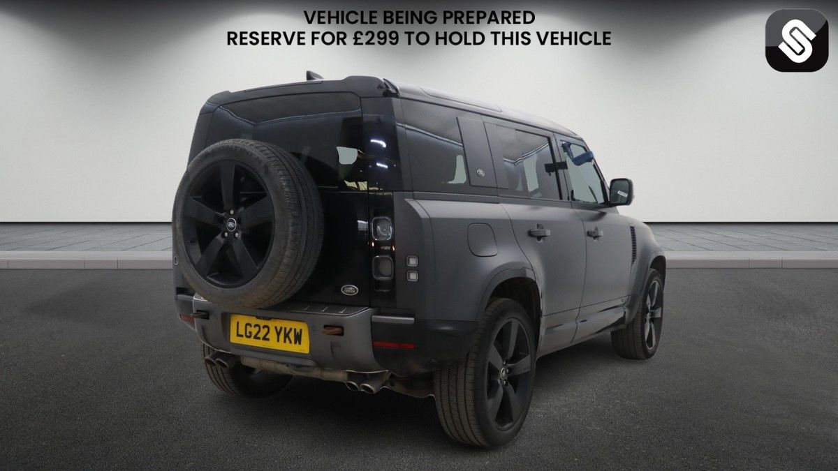 Land Rover Defender 110 Image 4