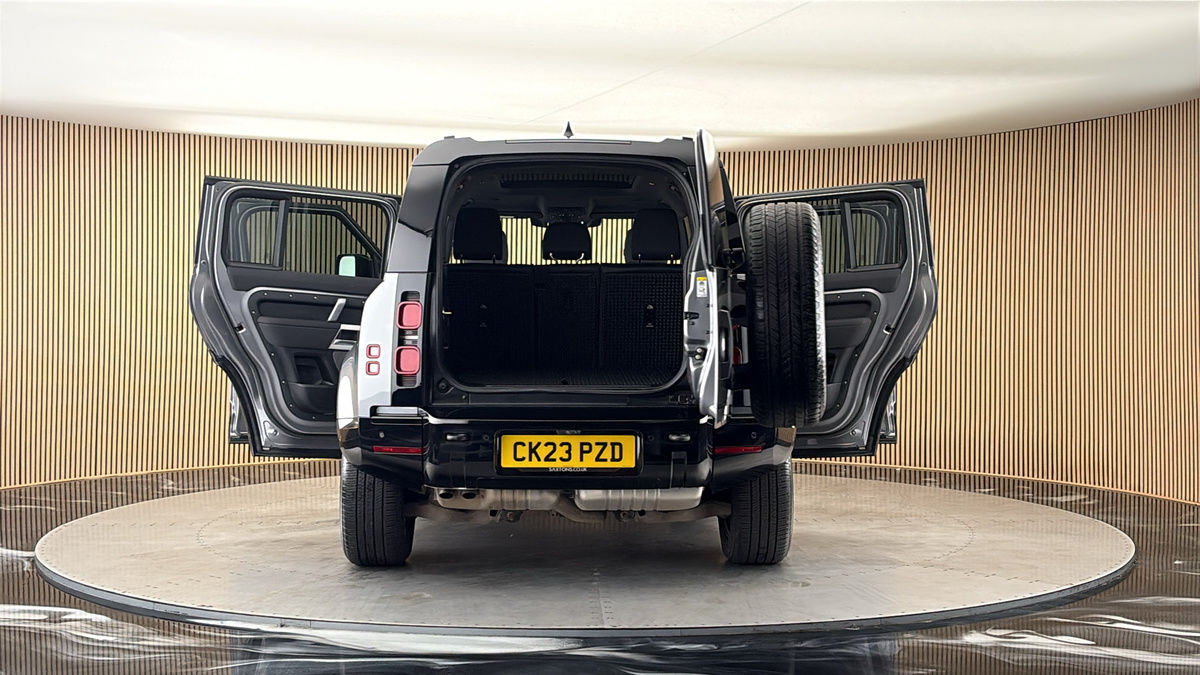 More views of Land Rover Defender 110