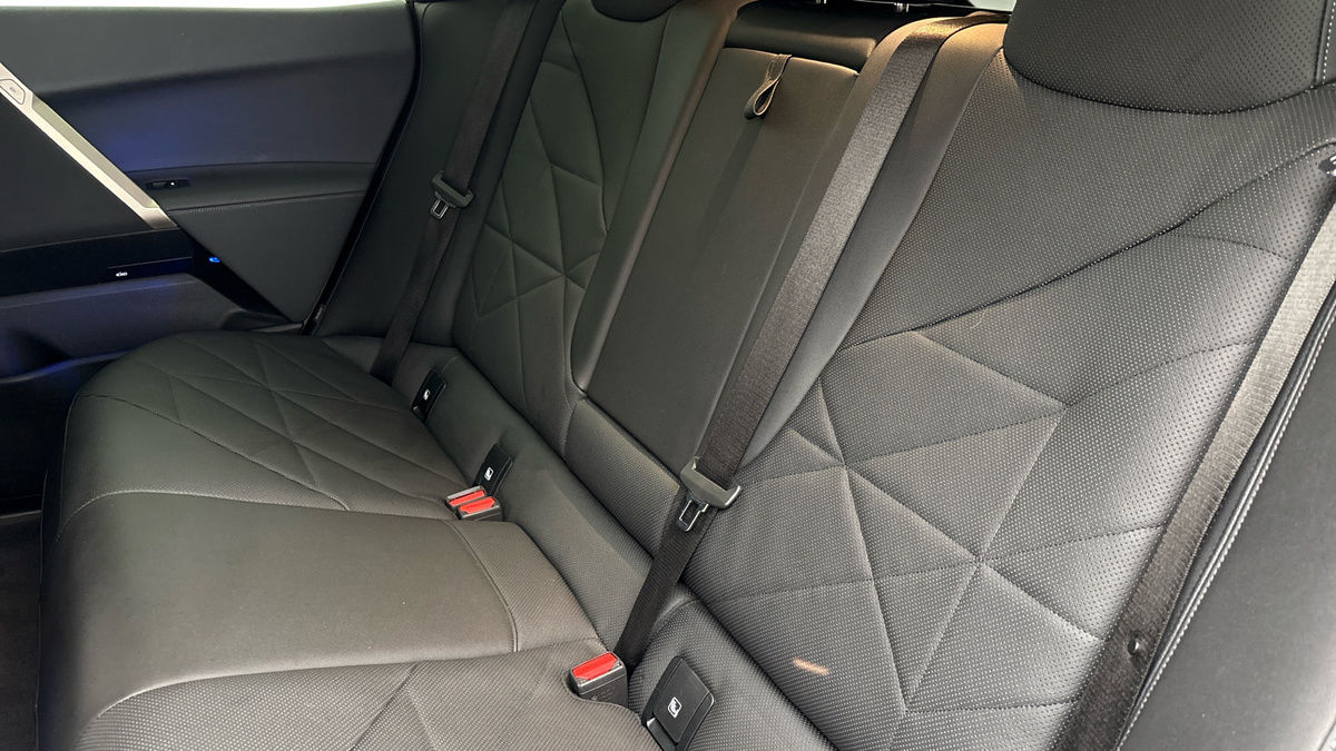 BMW iX Image 8