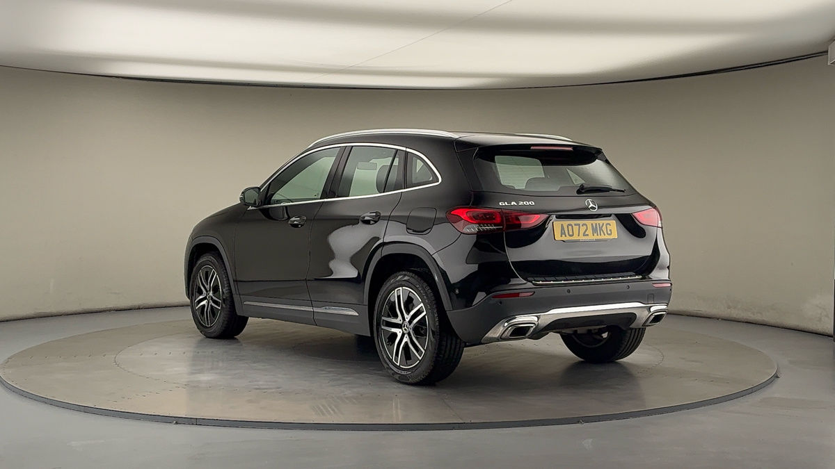 Mercedes-Benz GLA Image 2