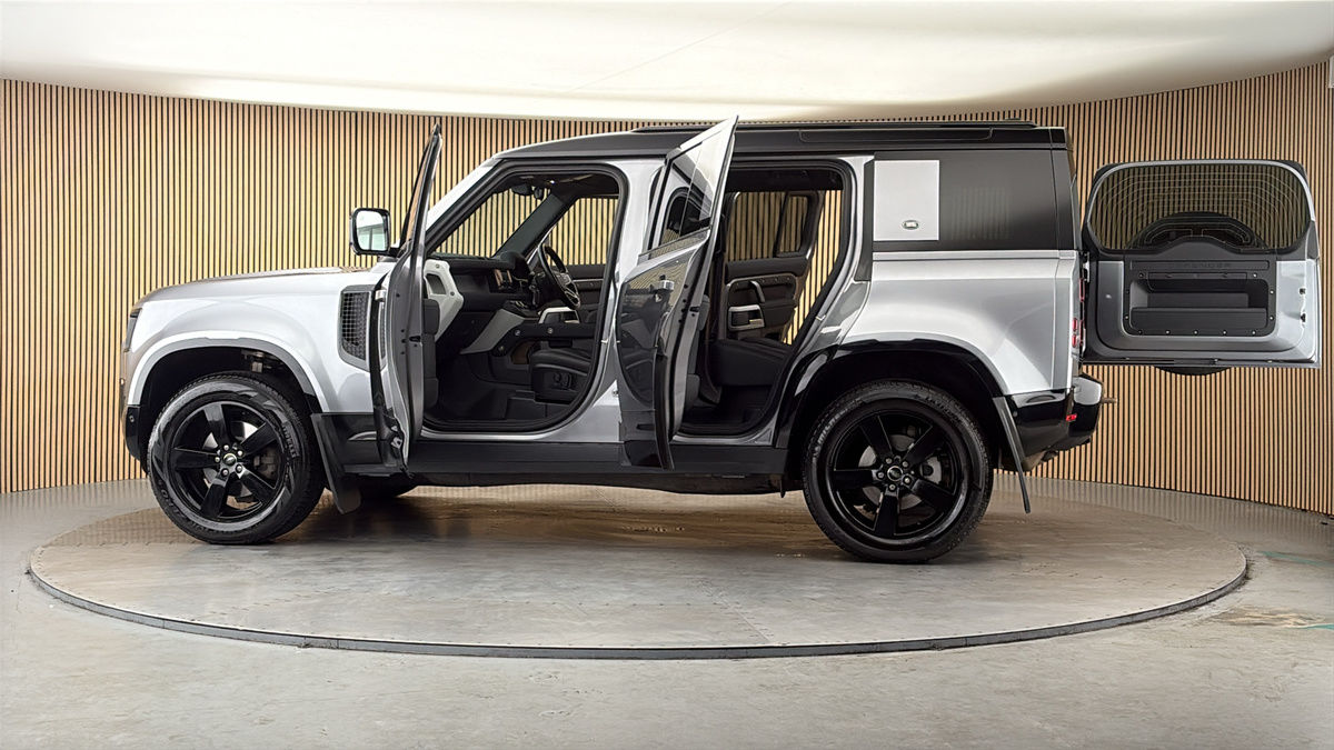 More views of Land Rover Defender 110