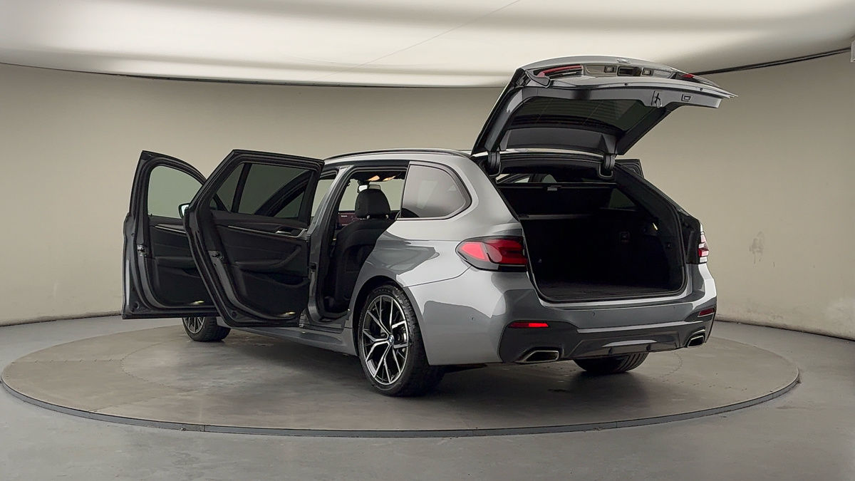 BMW 5 Series Image 23