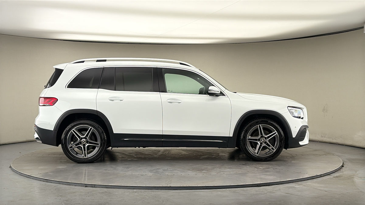 Mercedes-Benz GLB Image 16