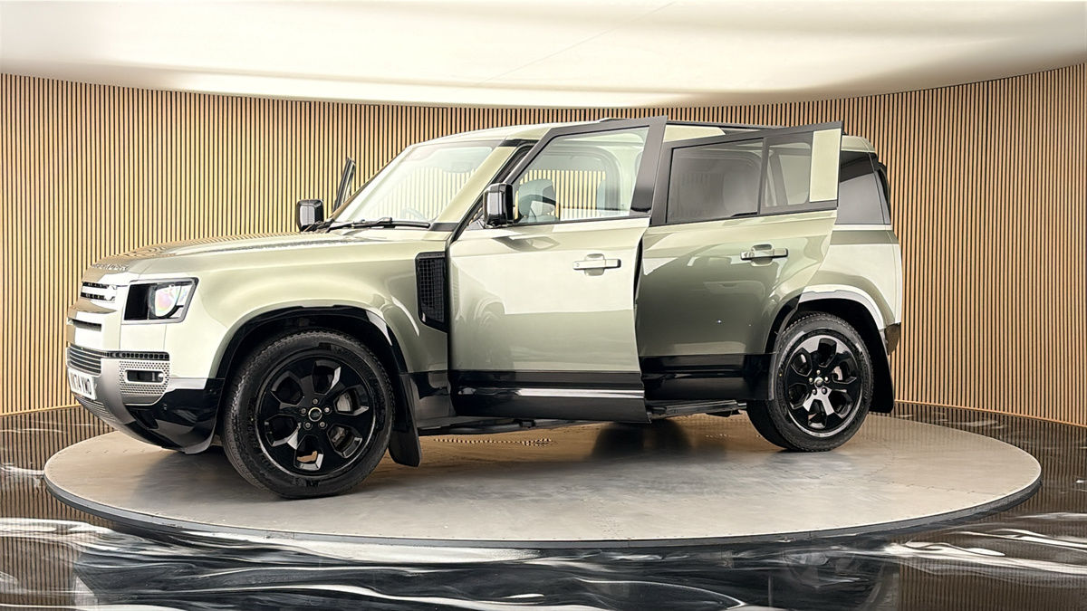 More views of Land Rover Defender 110