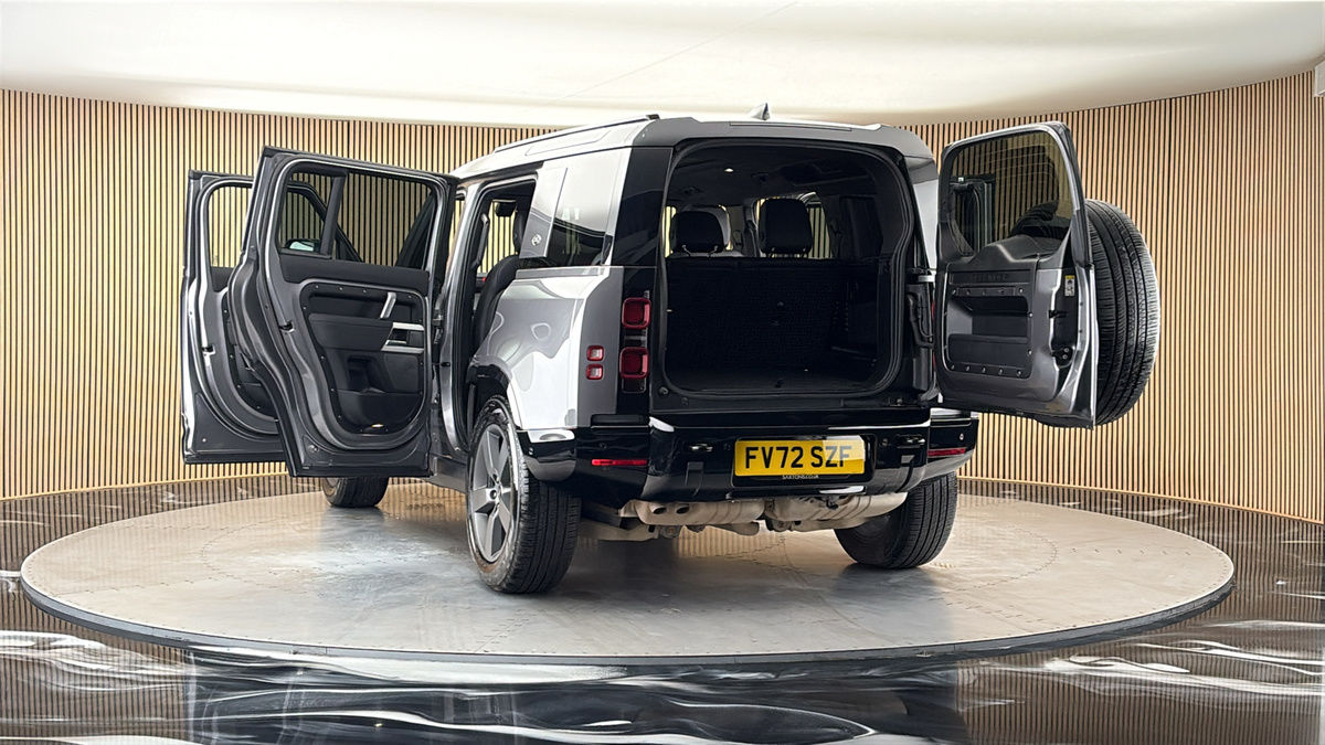 More views of Land Rover Defender 110