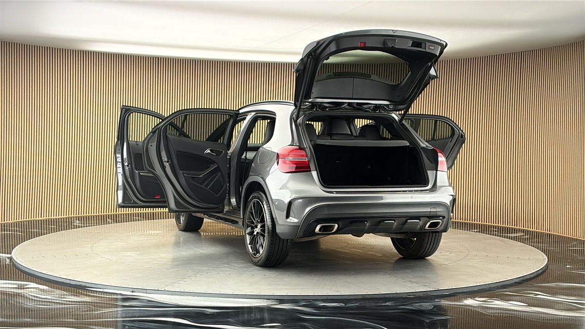More views of Mercedes-Benz GLA