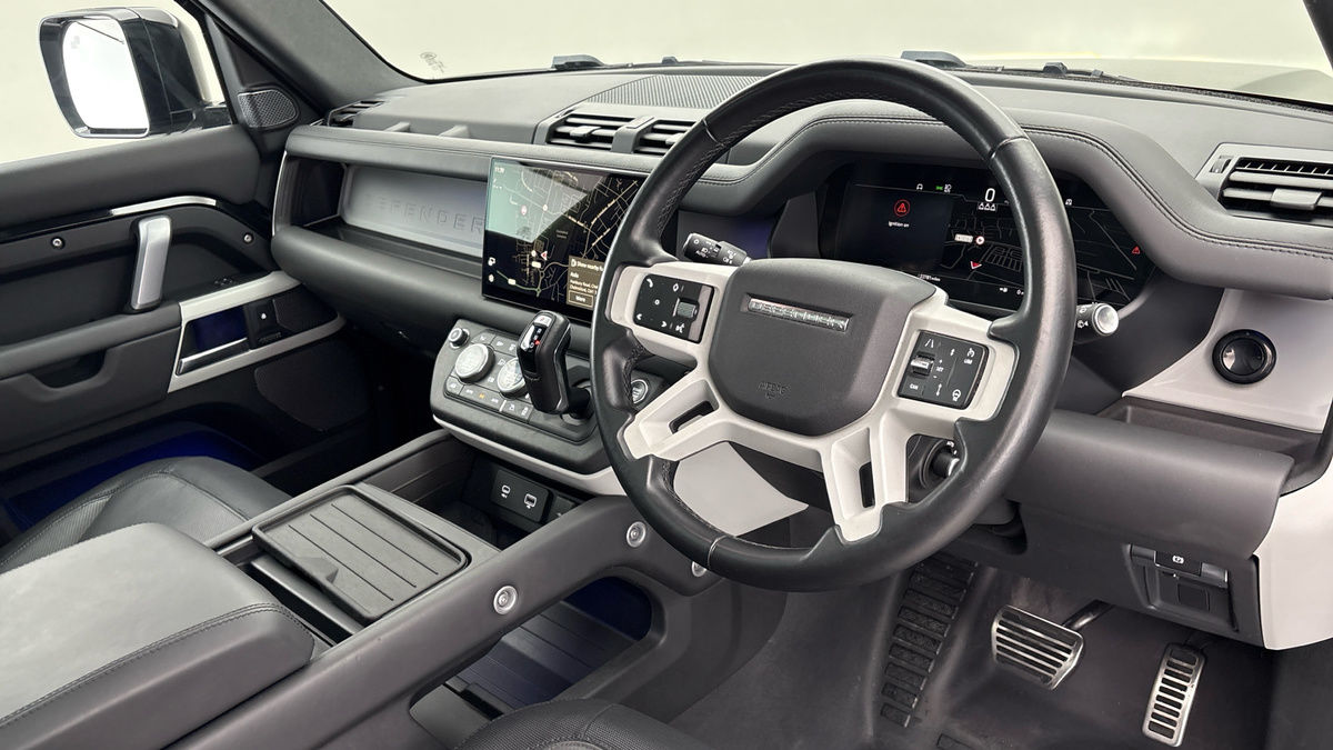 Land Rover Defender 110 Image 5