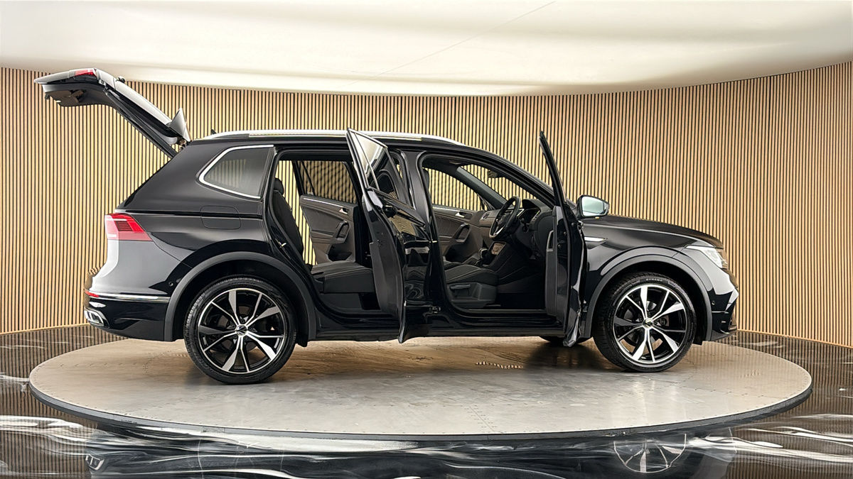 More views of Volkswagen Tiguan Allspace