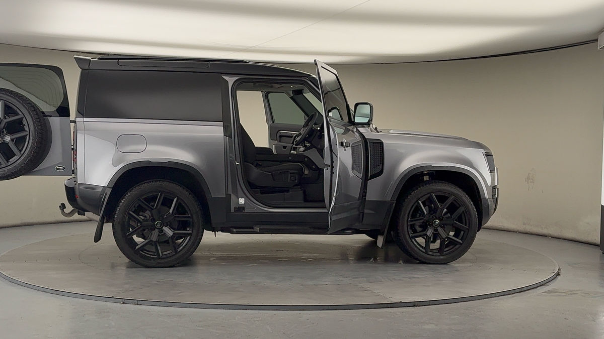 More views of Land Rover Defender 90