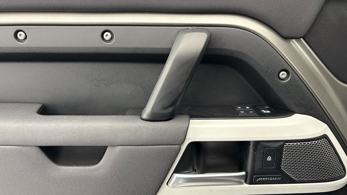 Land Rover Defender 110 Urban Image 19