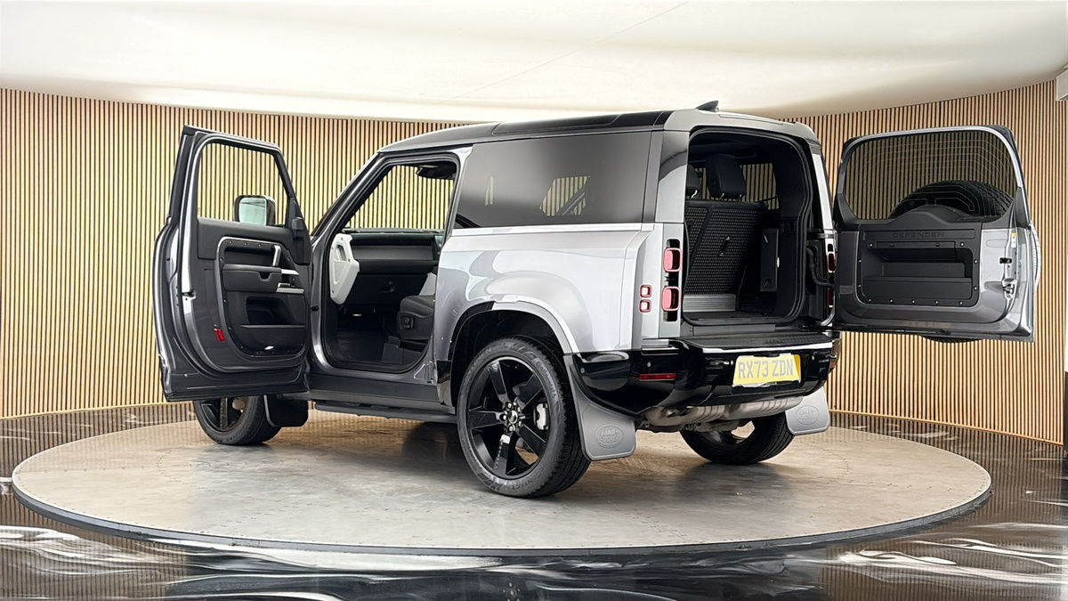 More views of Land Rover Defender 90
