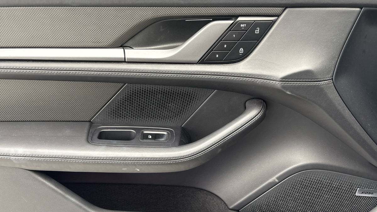 Porsche Taycan Image 25