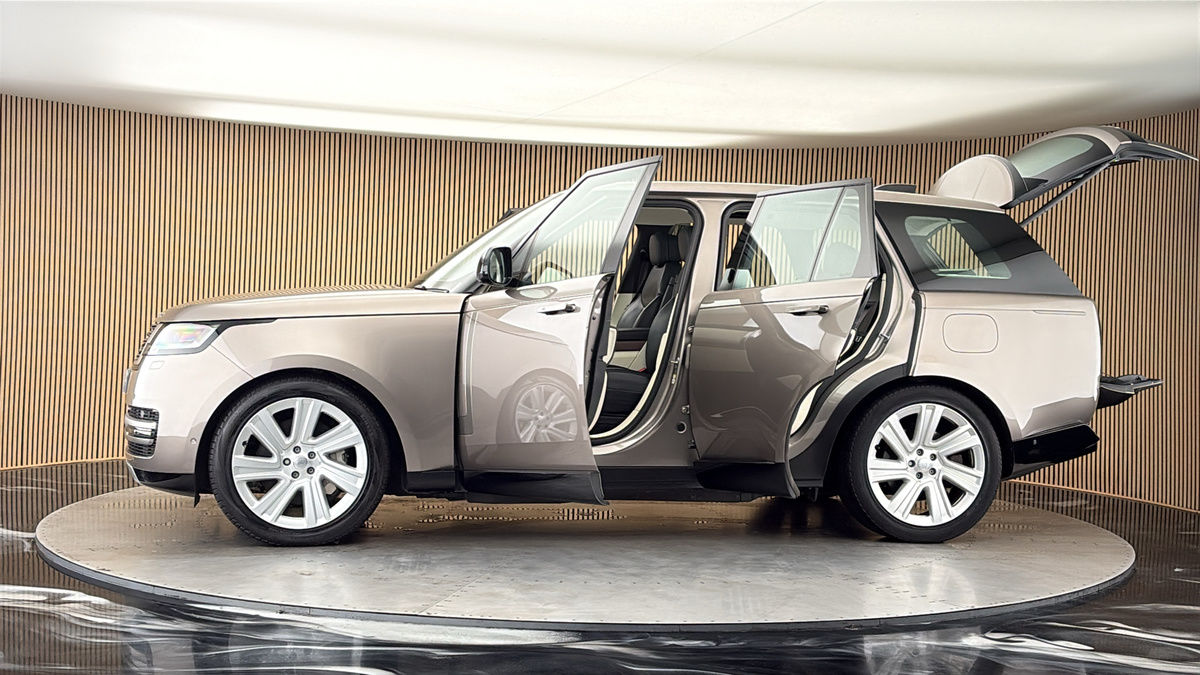 More views of Land Rover Range Rover