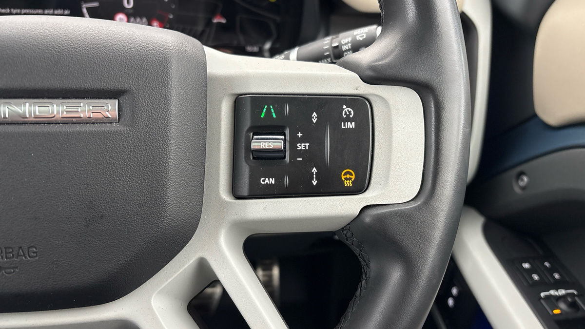 Land Rover Defender 90 Image 14