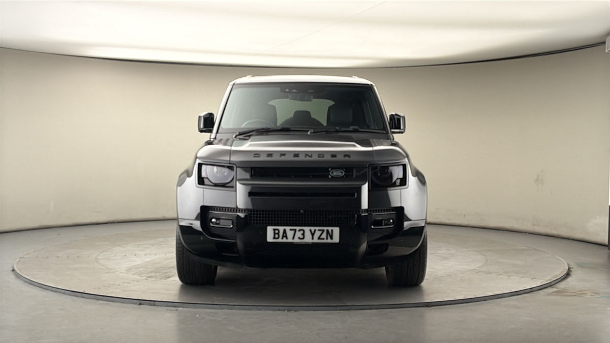 Land Rover Defender 110 Image 3