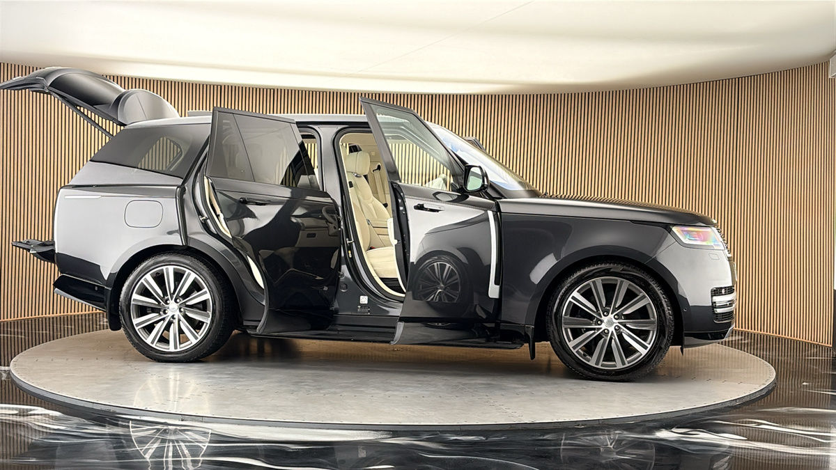 More views of Land Rover Range Rover