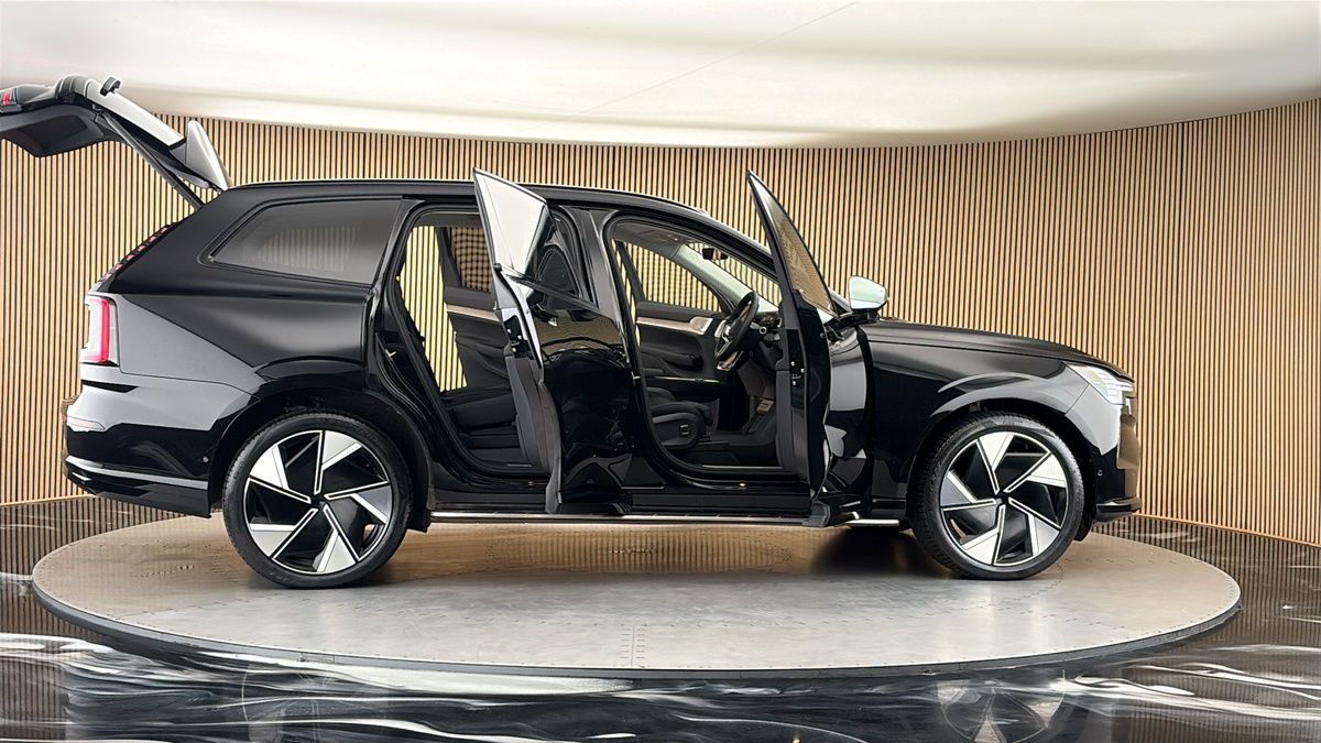 More views of Volvo EX90