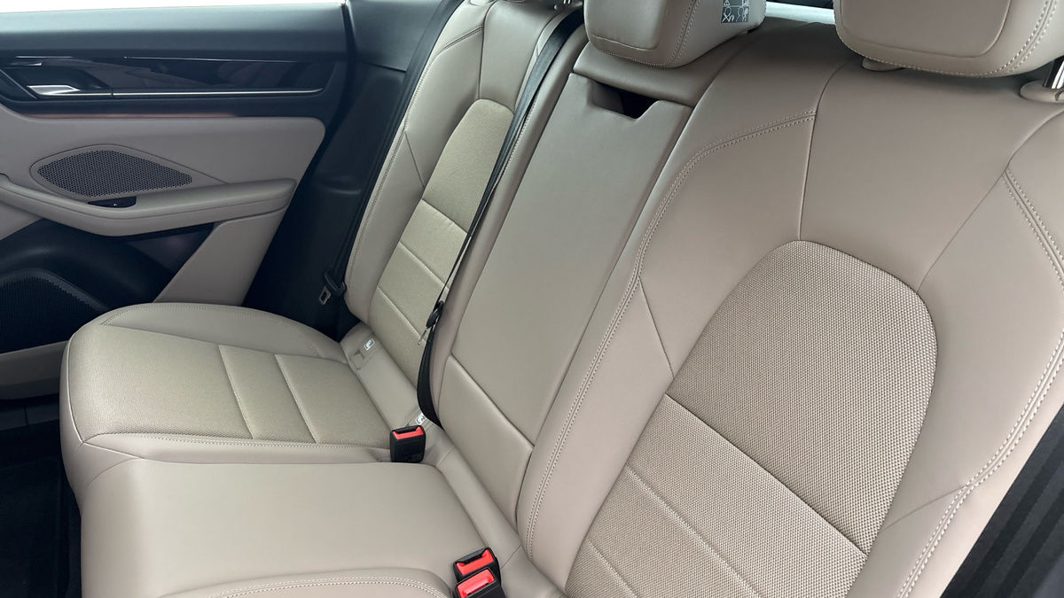 Porsche Macan Image 8