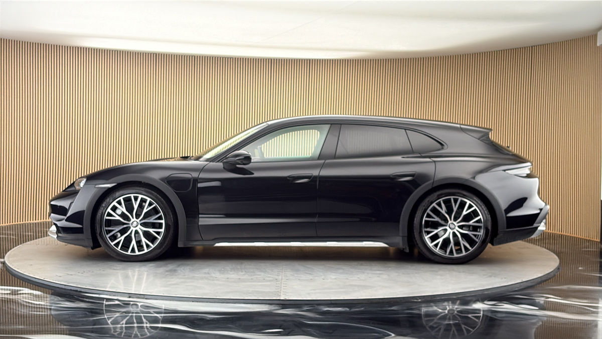 Porsche Taycan Image 15